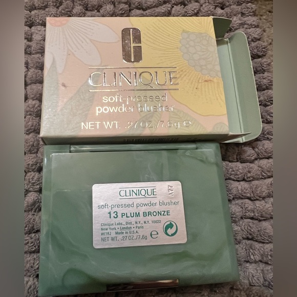 Clinique soft pressed powder blusher in discontinued PLUM BRONZE #13 - Picture 4 of 4